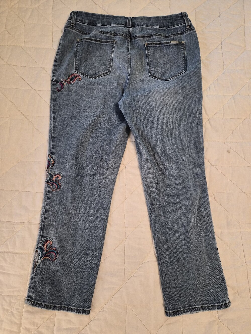 Chico's Flora Embroidered 'The Platinum Crop' Jeans - Size 12 (Chicos Size 2) - Picture 3 of 12
